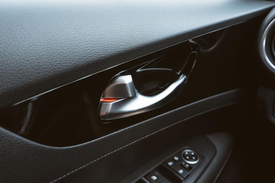 Детали интерьера Kia Cerato 2.0 2019 года  (LA) (фото 20 из 40)